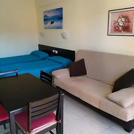 Estudio Frente Al Mar Con Piscina 아파트